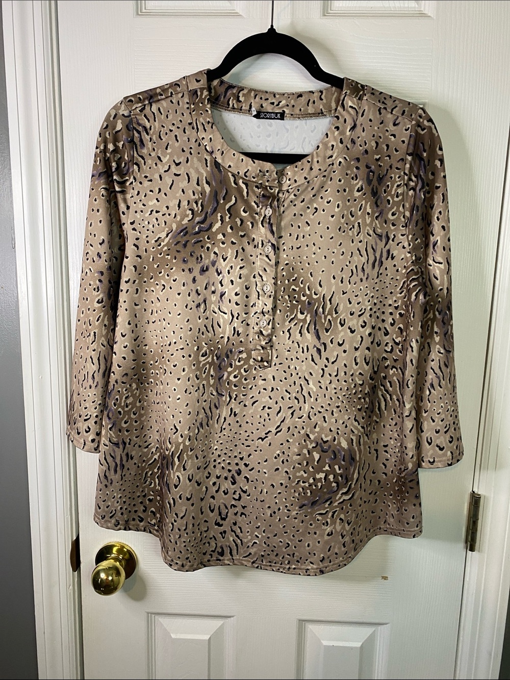 StoryBuk Taupe and Black Animal-Print Button Henley Top Size Medium.